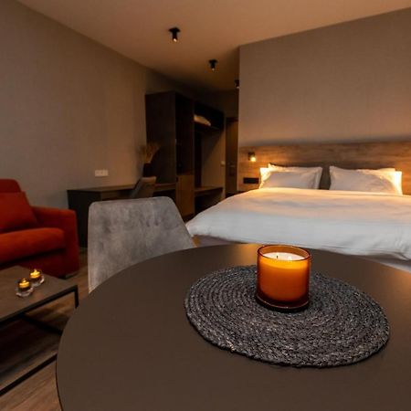 אקורירי Hotel Halond מראה חיצוני תמונה