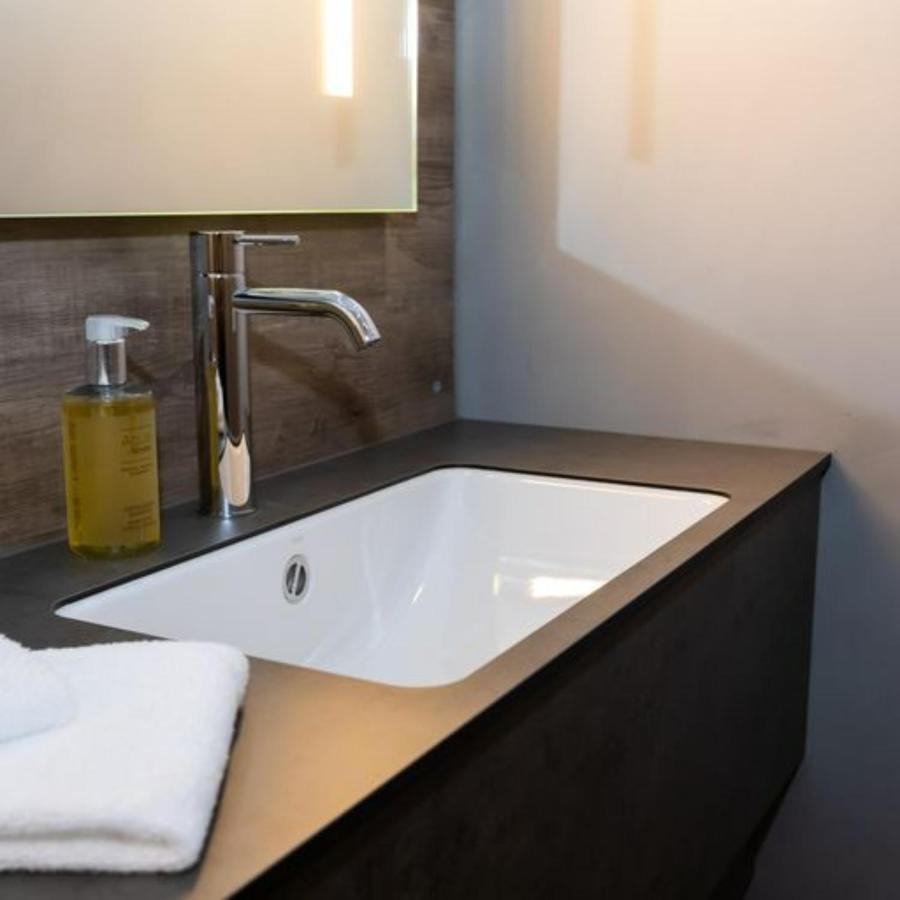 אקורירי Hotel Halond מראה חיצוני תמונה