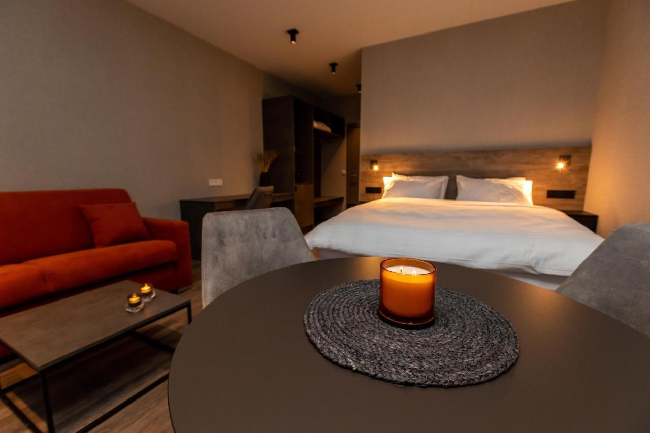 אקורירי Hotel Halond מראה חיצוני תמונה