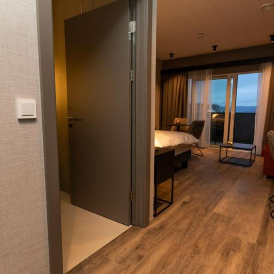 אקורירי Hotel Halond מראה חיצוני תמונה
