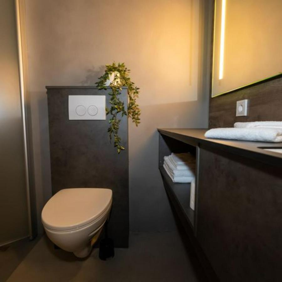 אקורירי Hotel Halond מראה חיצוני תמונה