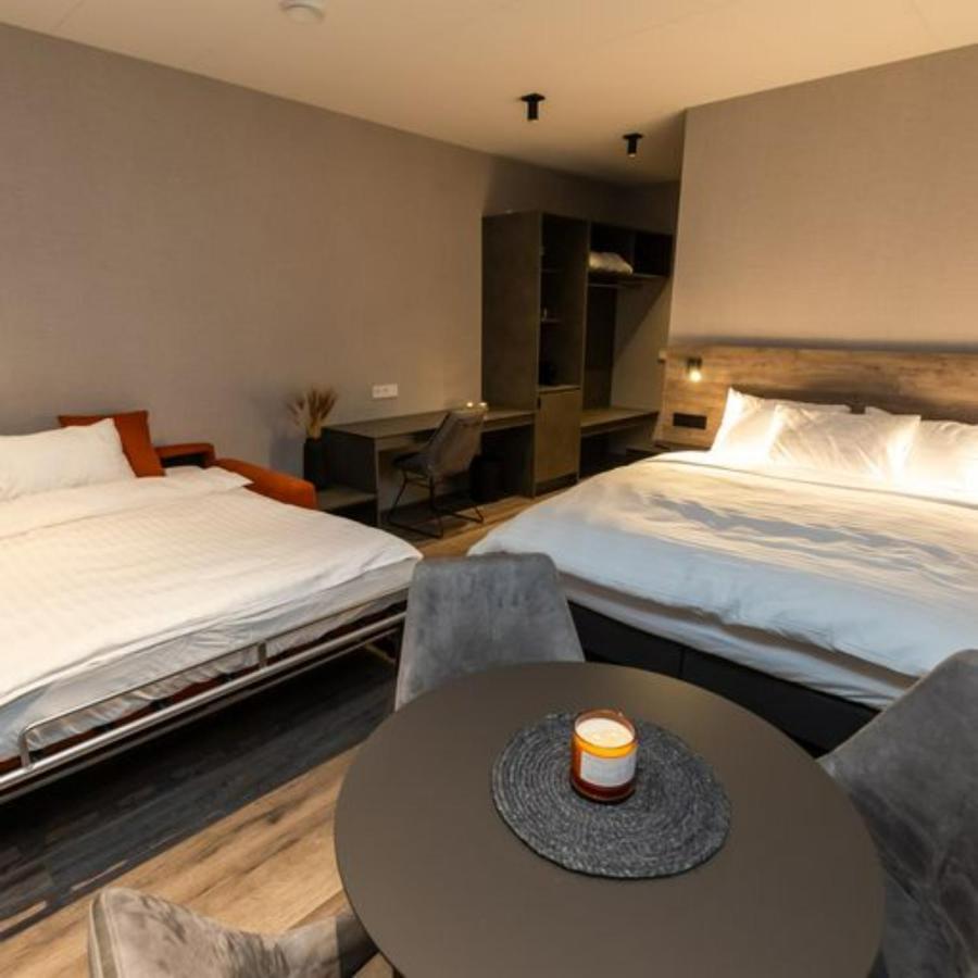 אקורירי Hotel Halond מראה חיצוני תמונה