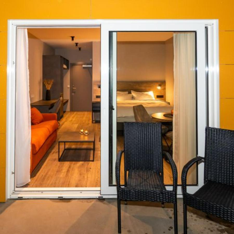 אקורירי Hotel Halond מראה חיצוני תמונה