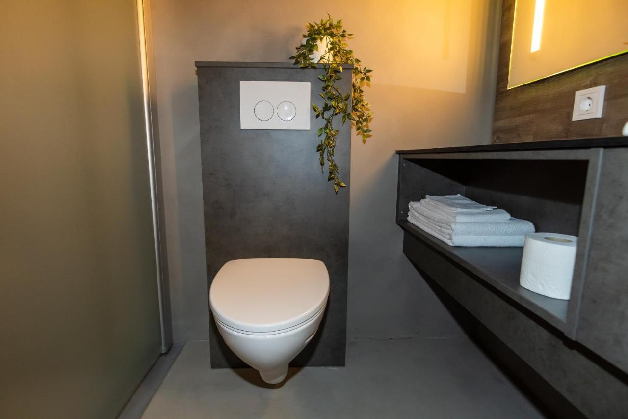 אקורירי Hotel Halond מראה חיצוני תמונה