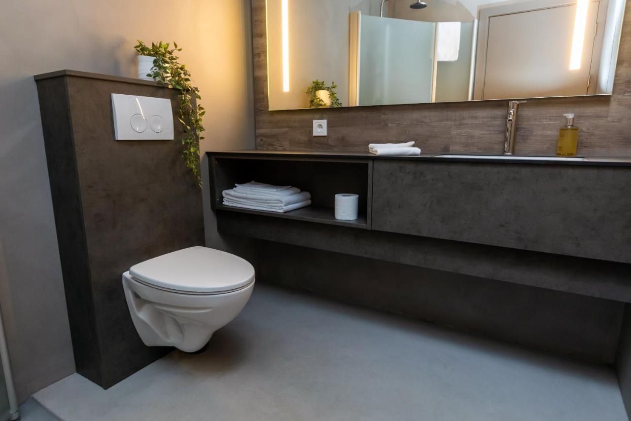 אקורירי Hotel Halond מראה חיצוני תמונה