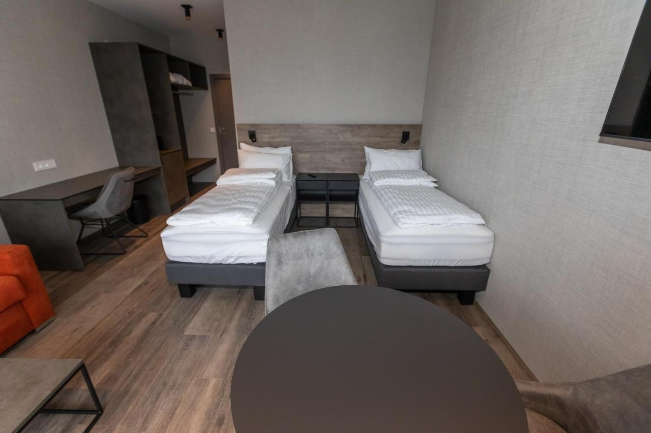 אקורירי Hotel Halond מראה חיצוני תמונה