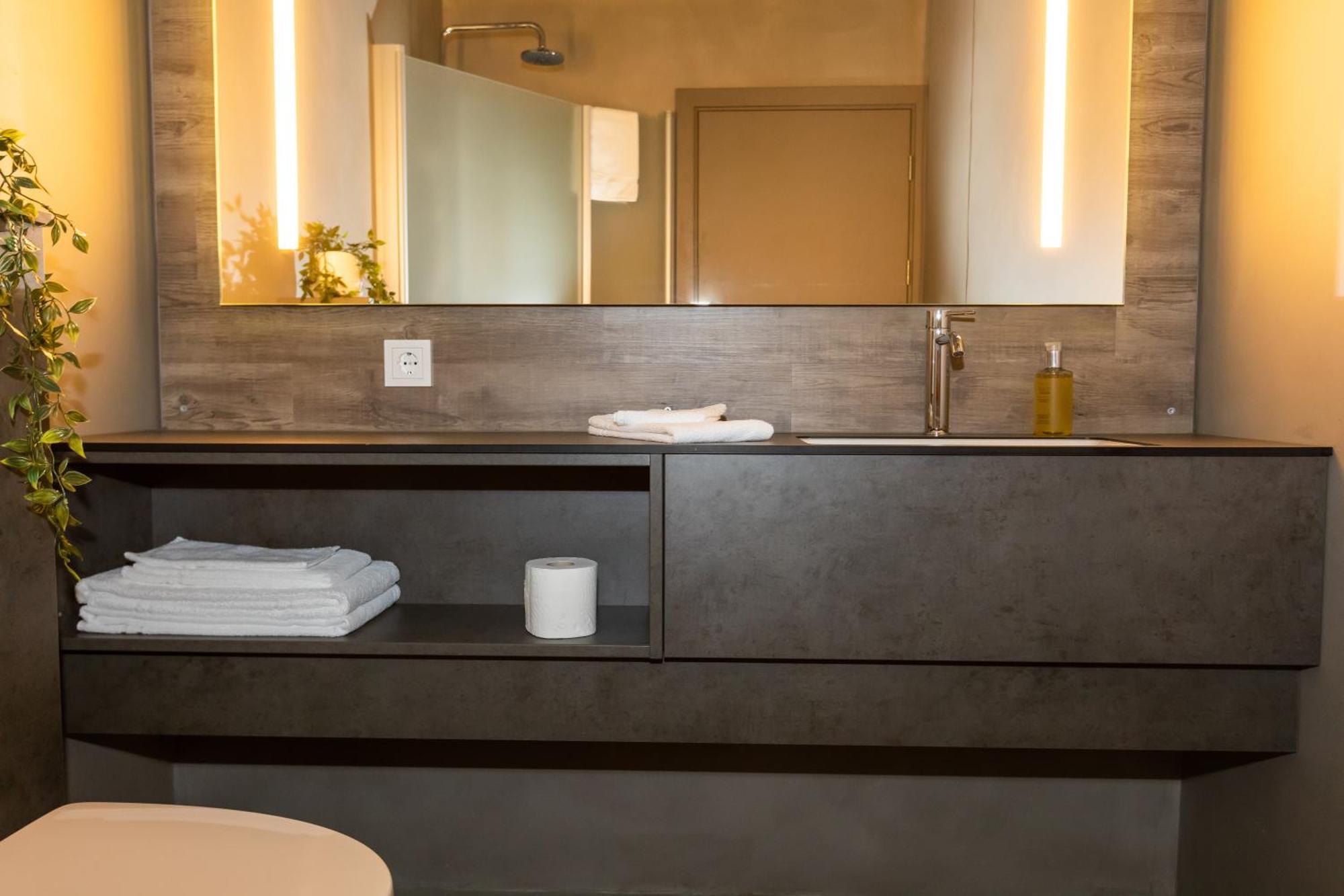 אקורירי Hotel Halond מראה חיצוני תמונה